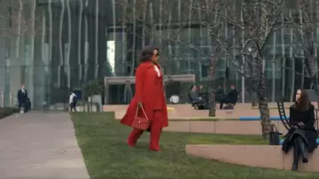 Bvlgari Serpenti Reverse Medium Shoulder Bag worn by Emerald Greene (Niecy Nash) as seen in All's Fair (S01E05)