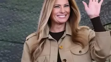 Visita de Melania Trump 2025 a Camp Lejeune Chaqueta conmemorativa en JUST IN: Visita de la primera dama Melania Trump y de la segunda dama Usha Vance en el instituto Lejeune