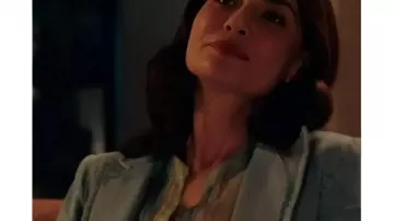 Pluribus 2025 Karolina Wydra Denim Blazer porté par Zosia (Karolina Wydra) en Pluribus