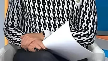 Pull en tricot noir et blanc porté par Dylan Dreyer dans l’épisode complet : TODAY Show - 21 novembre