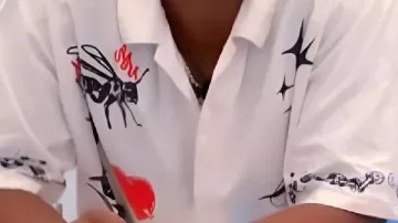 Chemise imprimée portée par (Jotham Russell) dans Love Island