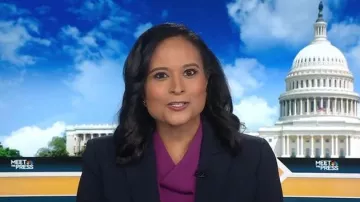 Chaqueta Dickey de Veronica Beard Miller llevada por Kristen Welker vista en Today el 21 de noviembre de 2025