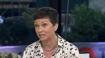 Camise en satin floral Martha Rag & Bone portée par Stephanie Gosk telle que vue dans Today le 21 novembre 2025