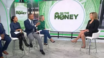 Chaqueta de buceo Veronica Beard llevada por Christine Romans vista en Today el 21 de noviembre de 2025