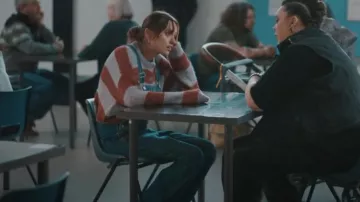 Levi's Vintage Vintage Med Med Indigo llevado por Gemma (Aimee Lou Wood) tal como se ve en Daddy Issues (S02E01)