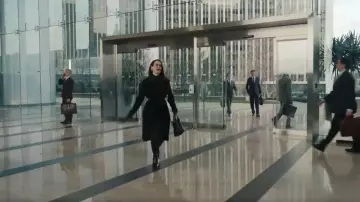 Prada Buckle Medium Leather Top Handle Bag worn by Carrington Lane (Sarah Paulson) as seen in All's Fair (S01E05)