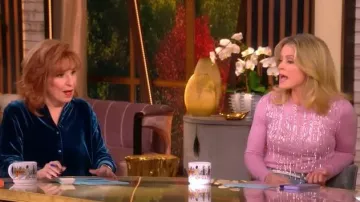 Pull brodé en cachemire brodé de Prabal Gurung Tassle porté par Sara Haines, tel que vu dans The View le 20 novembre 2025