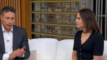 Sandro Cecil Cardigan porté par Elizabeth Schulze tel que vu dans Good Morning America le 20 novembre 2025