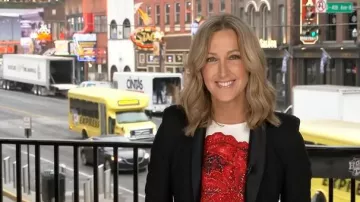 Alice + Olivia Clyde vestido por Lara Spencer visto en Good Morning America el 20 de noviembre de 2025