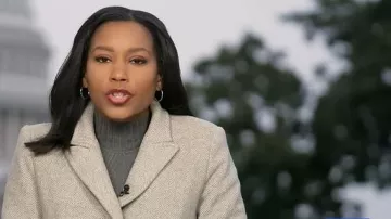 Lauren Ralph Manteau à double croisement Lauren Herringhead porté par Rachel Scott tel que vu dans Good Morning America le 20 novembre 2025