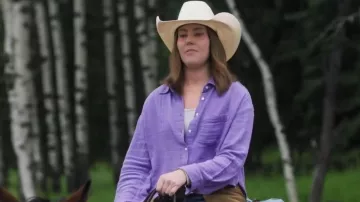 Camisa grande de gasa de hueco, llevada por Katie Fleming Morris (Baye McPherson) como se ve en Heartland (S19E08)