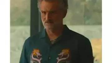 Wild Cherry 2025 Chemise à imprimé Dragon portée par in Wild Cherry (S01) utilisée par Wild Cherry (S01E00)