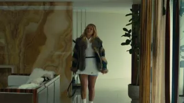Jupe de tennis plissée Fila Laiwu blanche éclatante portée par Gigi (Nicôle Lecky) telle que vue dans Wild Cherry (S01E06)