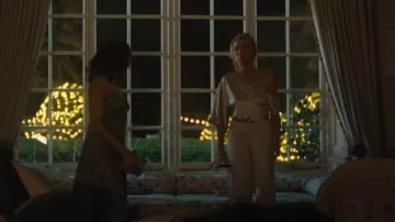 Club L London Cream Jumpsuit llevado por Juliet (Eve Best) visto en Wild Cherry (S01E06)