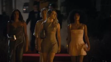 Mini vestido de satén acolchado House Of CB Kara llevado por Grace (Imogen Faires) como se ve en Wild Cherry (S01E06)