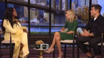 Vestido largo Marigold de Fumi the Label llevado por Sherri Shepherd visto en LIVE with Kelly and Mark el 20 de noviembre de 2025