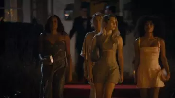 Robe relique Georgia Hardinge portée par Lorna (Carmen Ejogo) telle que vue dans Wild Cherry (S01E06)