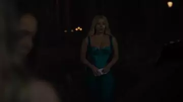 Robe Maxi Anaïs en soie verte haute en soie haute de Maria Lucia Hohan portée par (Nicôle Lecky) telle que vue dans Wild Cherry (S01E06)