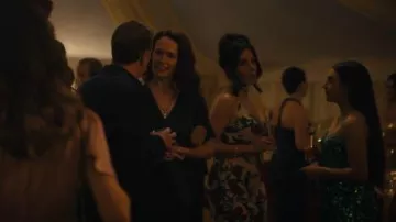 Robe Maxi dos sans dos Armiea à imprimé floral portée par Maryam (Hayat Kamille) telle que vue dans Wild Cherry (S01E06)