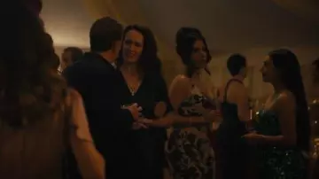 Robe Maxi dos sans dos Armiea à imprimé floral portée par Maryam (Hayat Kamille) telle que vue dans Wild Cherry (S01E06)