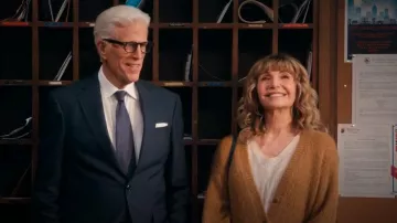 Reformation Lux Boyfriend Cardigan worn by Mona Margadoff (Mary Steenburgen) as seen in A Man on the Inside (S02E03)
