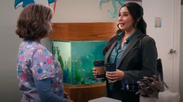 Madewell Medium Transport tote worn by Julie (Lilah Richcreek) as seen in A Man on the Inside (S02E03)