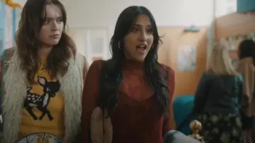 Free People Lady Lux superposición en rojo llevada por Cherry (Taj Atwal) como se ve en Daddy Issues (S02E04)