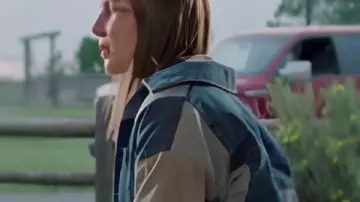 Veste en jean patchwork Heartland S19 Baye McPherson portée par (Baye McPherson) à Heartland