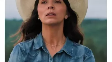 Heartland S19 Michelle Morgan Chemise en jean bleu portée par (Michelle Morgan) à Heartland