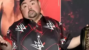 Maillot Gabriel Iglesias RAW à WWE Raw