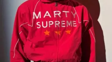 Sweat à capuche rouge Marty Supreme Jacket en Marty Supreme | Bande-annonce officielle HD | A24