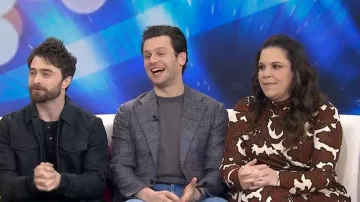 Vestido Cara Cara Hera que lleva Lindsay Mendez visto en Today with Jenna & Friends el 24 de noviembre de 2025