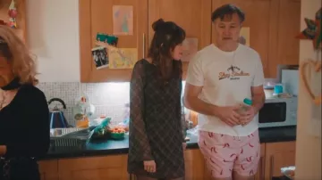 Primark Piment Short De Bain porté par Malcolm (David Morrissey) tel que vu dans Daddy Issues (S02E05)
