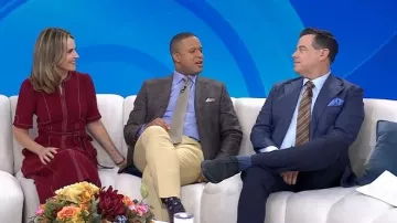 Robe Midi Me + Em + ceinture portée par Savannah Guthrie telle que vue dans Today le 24 novembre 2025