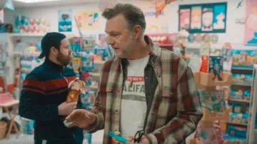 Chaqueta de camisa de franela de cuadros rojos forrada forrada de forro polar Carhartt Hubbard, llevada por Malcolm (David Morrissey), tal como se ve en Daddy Issues (S02E06)