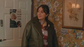 Veste aviateur en cuir synthétique Topshop portée par Gemma (Aimee Lou Wood) telle que vue dans Daddy Issues (S02E06)