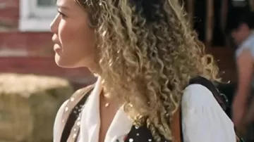 Gilet clouté Kamaia Fairburn Heartland S19 porté par (Kamaia Fairburn) à Heartland (S18)