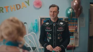 Roark The Lone Wolf LS Shirt Homme porté par Malcolm (David Morrissey) tel que vu dans Daddy Issues (S02E06)