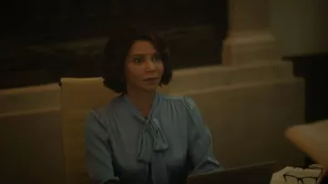 Chemisier Lanvin Ascot porté par DA Mae Silver (Gloria Reuben) tel que vu en Boston Blue (S01E06)