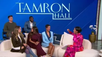 Vestido Maxi de Manga Larga de Manga Larga Aqua llevado por Tamron Hall, visto en el desfile de Tamron Hall el 24 de noviembre de 2025