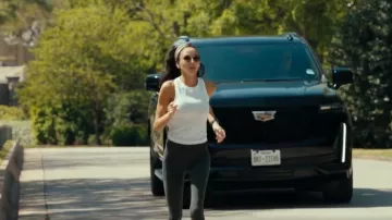 Pantalones Lululemon Align usados por Cami Miller (Demi Moore) como se ve en Landman (S02E02)