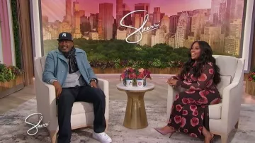 Manteau en mélange laine bleu poudre Etro porté par Bill Bellamy tel que vu dans Sherri le 20 novembre 2025
