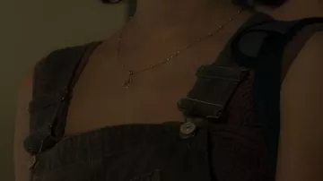 Camiseta Landman S02 Paulina Chávez Floral Cami usada por Ariana Medina (Paulina Chávez) tal como se ve en Landman