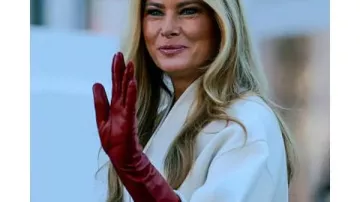 of Melania Trump in White House Christmas: Melania Trump Receives 18.5-Foot Tree Delivered by Clydesdales Logan & Ben