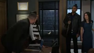 Robe Boss Daneria Colorblock à col carré porteuse par Caroline Lee (Ellie Wang) telle que vue dans Beyond the Gates (S01E169)