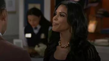 Collier de chaîne imbriquée Zara Chunky porté par Dani Dupree (Karla Cheatham Mosley) tel que vu dans Beyond the Gates (S01E170)