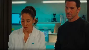 Theory Fitted Shirt in Silk Georgette worn by Sarah Truong (Mayko Nguyen) as seen in Hudson & Rex (S08E08)