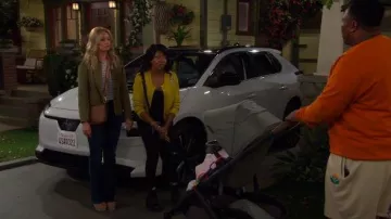 Sac à bandoulière en cuir Kate Spade Rosie porté par Gemma Johnson (Beth Behrs) tel que vu dans The Neighborhood (S08E06)