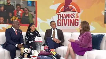 Chaqueta corta de terciopelo floral de Chloe llevada por Marlo Thomas, vista en Today el 25 de noviembre de 2025