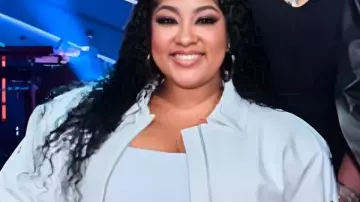 The Voice S28 Yoshihanaa Snap-Arm White Jacket as seen in The Voice (S28)